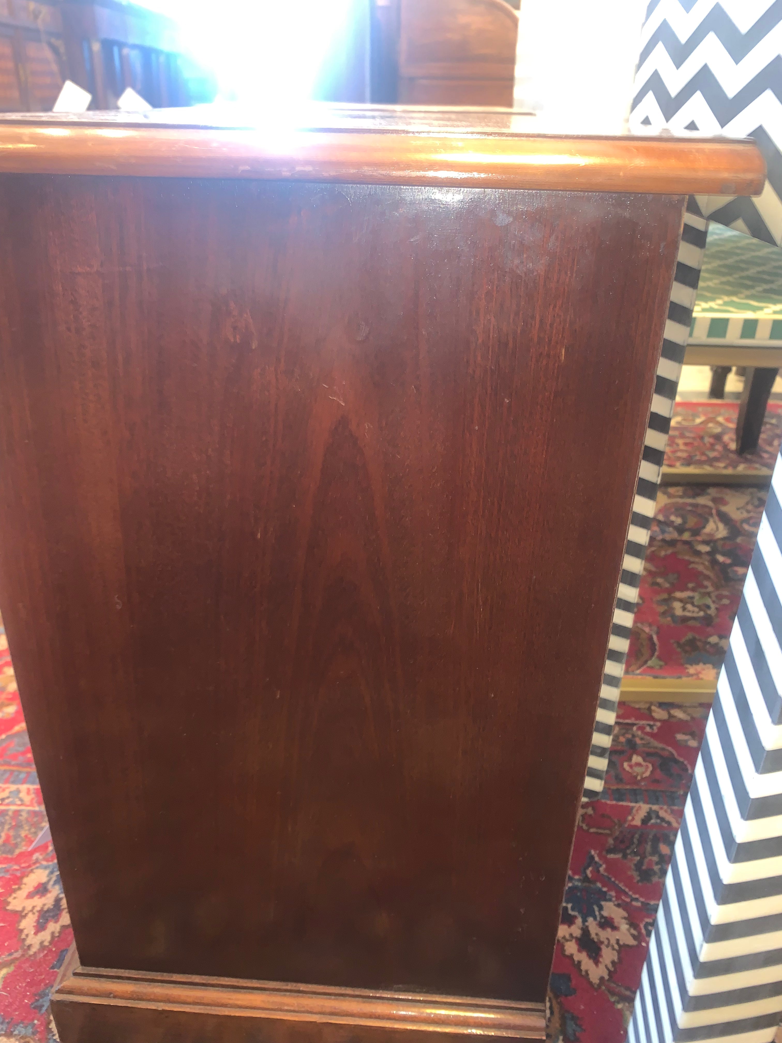 Pair English Mahogany Petite Bedside Chest   c.1920s
