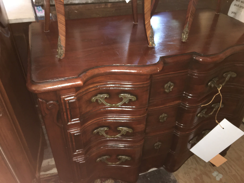 VINTAGE REPRODUCTION SOLID MAHOGANY SERPERTINE FRONT CHEST  c.1980s